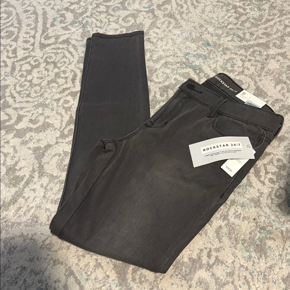 Old Navy • Rockstar 24/7 Super Skinny Jeans